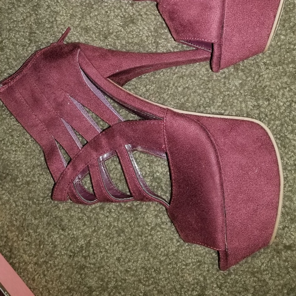 Forever 21 Platform Stilettos Burgundy size 7
